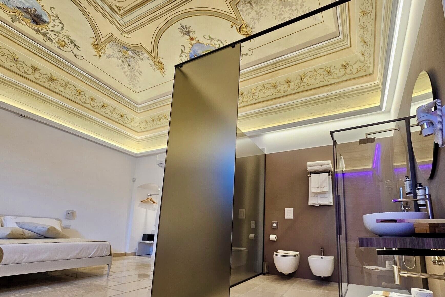 Vasca idromassaggio, bagno privato.