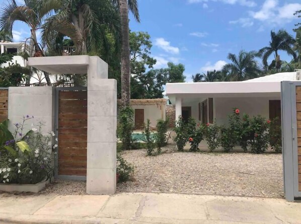 Front of property - Seahorse Retreat Playa Bonita (Las Terrenas)