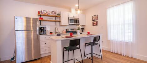 Micro-ondes, four, plaque de cuisson, lave-vaisselle