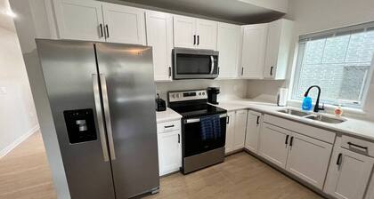 404 Spacious 3 Bed 2 Bath Townhouse