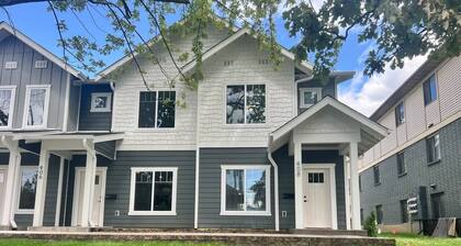 404 Spacious 3 Bed 2 Bath Townhouse