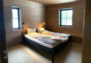 5 chambres, fer et planche à repasser, Wi-Fi, draps fournis