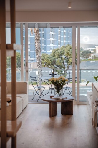 Seaside 8: Stylish Seaside Studio with Balcony