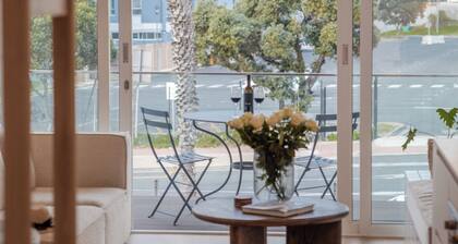 Seaside 8: Stylish Seaside Studio with Balcony