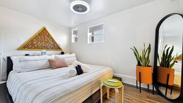 2 bedrooms, desk, iron/ironing board, travel crib