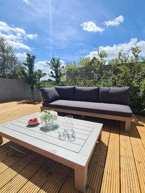 Terrace/patio - Cosy home in the Kent countryside. Pet-friendly. (East Malling)