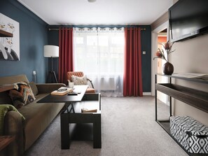 Smart TV - Cosy home in the Kent countryside. Pet-friendly. (East Malling)