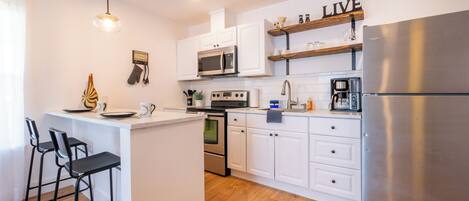 Micro-ondes, four, plaque de cuisson, lave-vaisselle