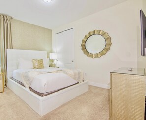 6 bedrooms, iron/ironing board, WiFi, bed sheets