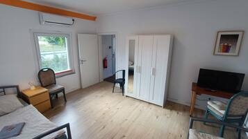 1 bedroom, free WiFi, bed sheets