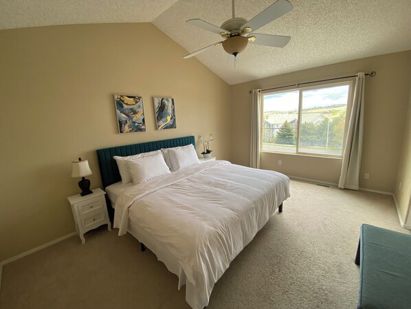 5 dormitoris, planxa i posts de planxar, wifi gratuïta i roba de llit