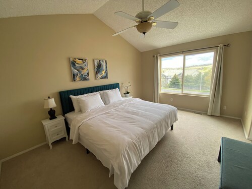 Family Reunion on a 5-bedroom house in heart of Colorado Springs close to AFB 