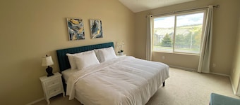 Family Reunion on a 5-bedroom house in heart of Colorado Springs close to AFB 