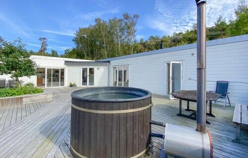 Lovely home in Lysekil with sauna