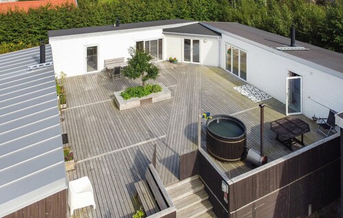 Lovely home in Lysekil with sauna