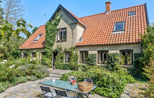 4 bedroom lovely home in Horslunde