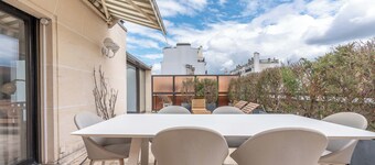 East Paris rooftop apartment