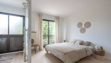 3 chambres, fer et planche à repasser, Wi-Fi, draps fournis