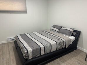 1 dormitorio, tabla de planchar con plancha, wifi gratis y ropa de cama