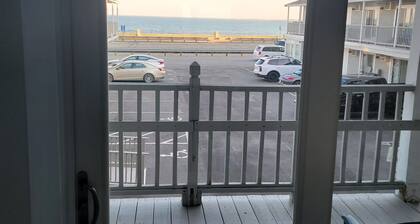 Luxury Executive 1-bedroom condo at Hampton Beach with Ocean & Marsh Views