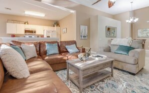 Smart TV, lettore DVD, tavolo da ping pong