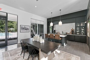 Dining - Beachy Oasis: Posh 2BR/2BA with Pool & Gym (Jacksonville)