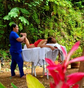 Massatges suecs, tractaments facials i manicures i pedicures 