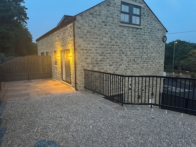 Canal view newly built 3 Bedroom house opposite East Riddlesden Hall. 