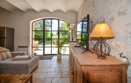 Cozy home in Boisset et Gaujac