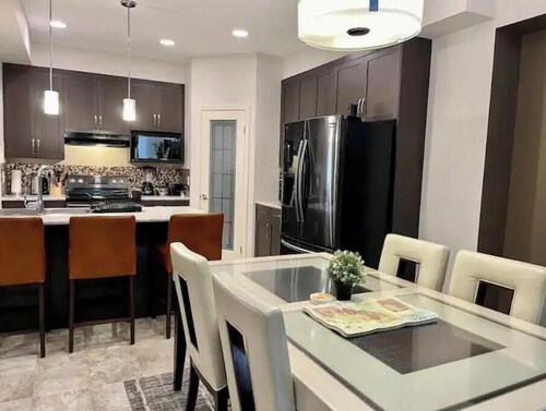 Entire home - Roomy 4 bedroom House