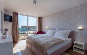 4 bedrooms, free WiFi, bed sheets - Gorgeous home in Bale (Bale)