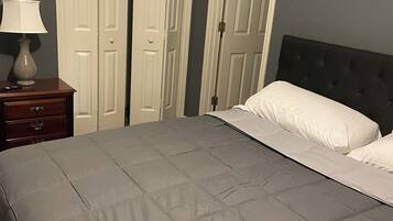 3 bedrooms, desk, iron/ironing board, WiFi