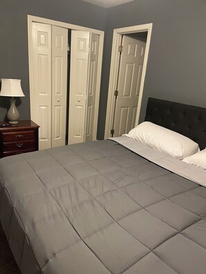 3 soverom, strykejern/-brett, wi-fi og sengetøy