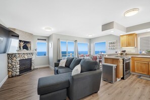 Interior - 30 Day Stay-Pet Friendly-Oceanfront-Fast WiFi-3bd/2ba-Full Kitchen-Washer/Dryer (Lincoln City)