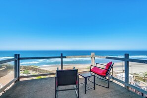 Property grounds - 30 Day Stay-Pet Friendly-Oceanfront-Fast WiFi-3bd/2ba-Full Kitchen-Washer/Dryer (Lincoln City)