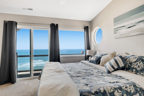 3 bedrooms, iron/ironing board, free WiFi, bed sheets - 30 Day Stay-Pet Friendly-Oceanfront-Fast WiFi-3bd/2ba-Full Kitchen-Washer/Dryer (Lincoln City)