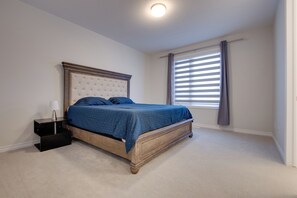 4 soverom, strykejern/-brett, wi-fi og sengetøy