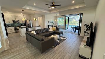 Smart TV, books, stereo, offices