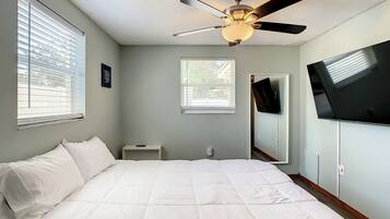 2 bedrooms, desk, iron/ironing board, free WiFi