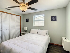 2 habitaciones, escritorio, tabla de planchar con plancha y wifi gratis 