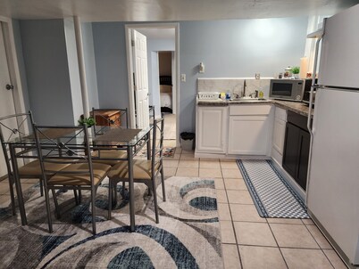 Cozy Basement Apartment in Columbia 