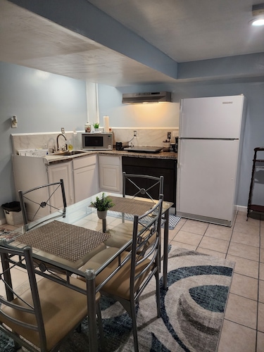 Cozy Basement Apartment in Columbia 