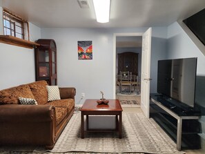 Living area - Cozy Basement Apartment in Columbia  (Columbia)