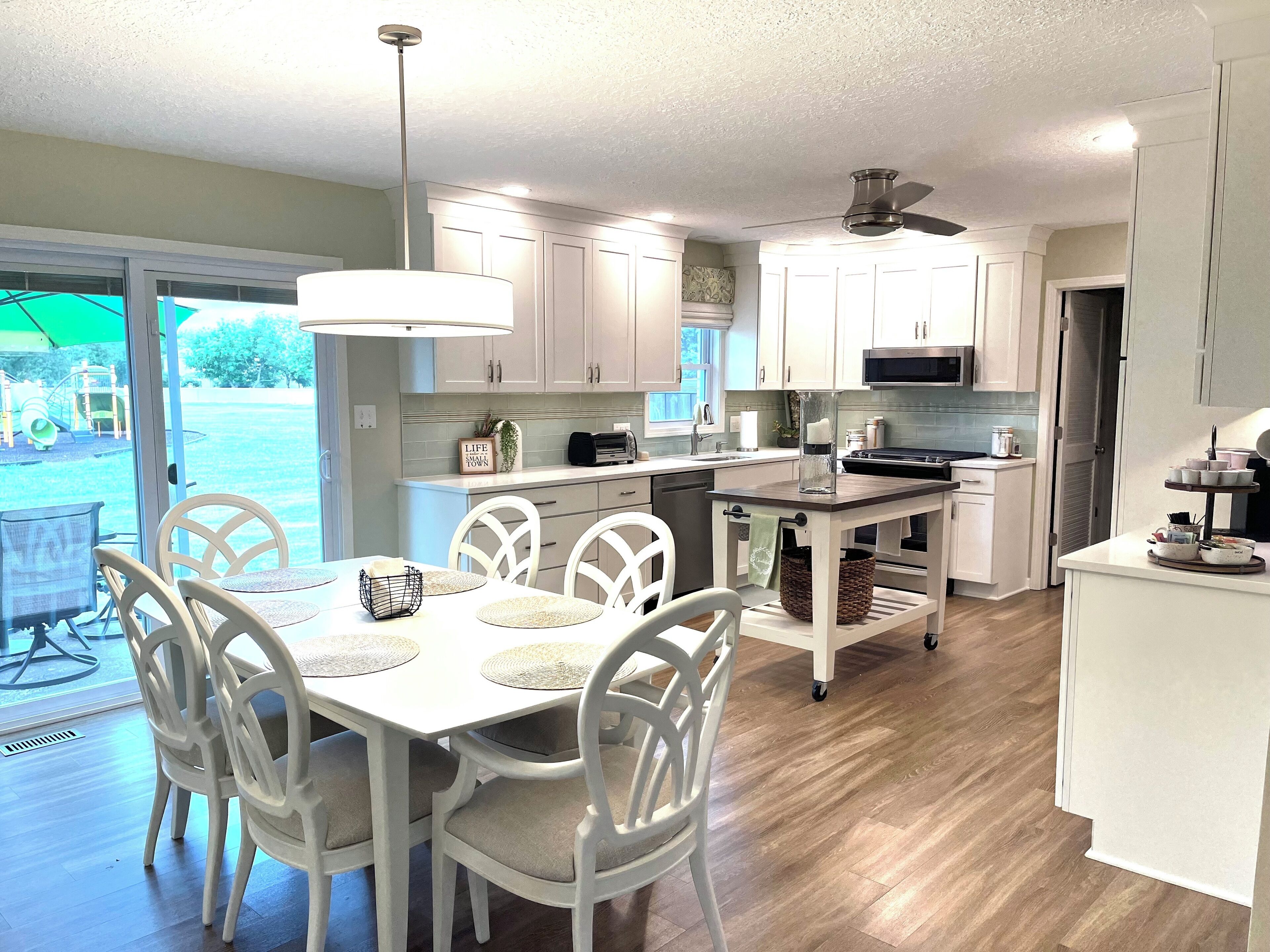 Charming 2-bedroom townhome in delightful Manteo.  