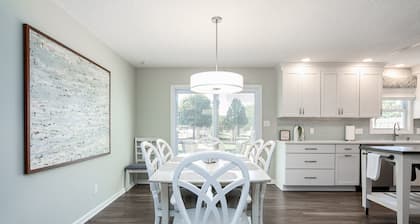 Charming 2-bedroom townhome in delightful Manteo.