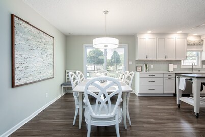 Charming 2-bedroom townhome in delightful Manteo.  