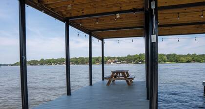 Lakefront Cabin: Fishing, Free Kayak, Jetski, Dock, Swimming, Hot Tub, BBQ,