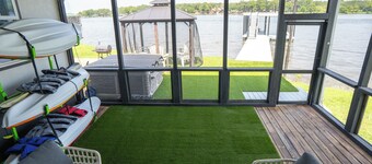 Lakefront Cabin: Fishing, Free Kayak, Jetski, Dock, Swimming, Hot Tub, BBQ,