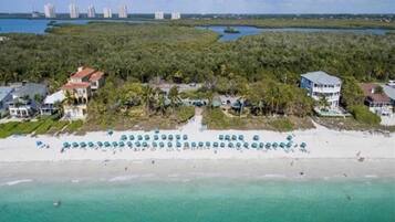 Beach nearby, sun loungers, beach towels