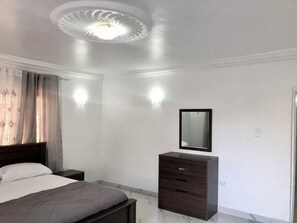 2 dormitorios, tabla de planchar con plancha, wifi y ropa de cama